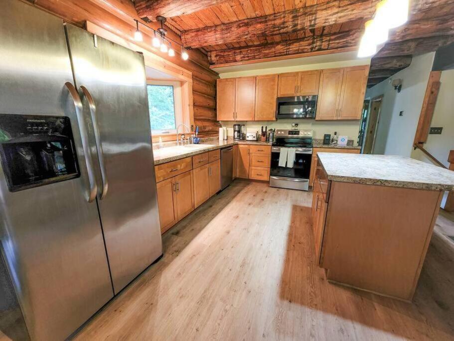 Wilderness Vista Retreat Villa Reed City Exterior photo